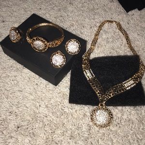 NWOT GOLD JEWELRY SET